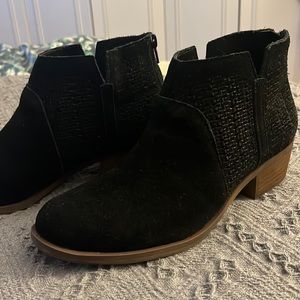 Size 9M Black Leather Ankle Boots